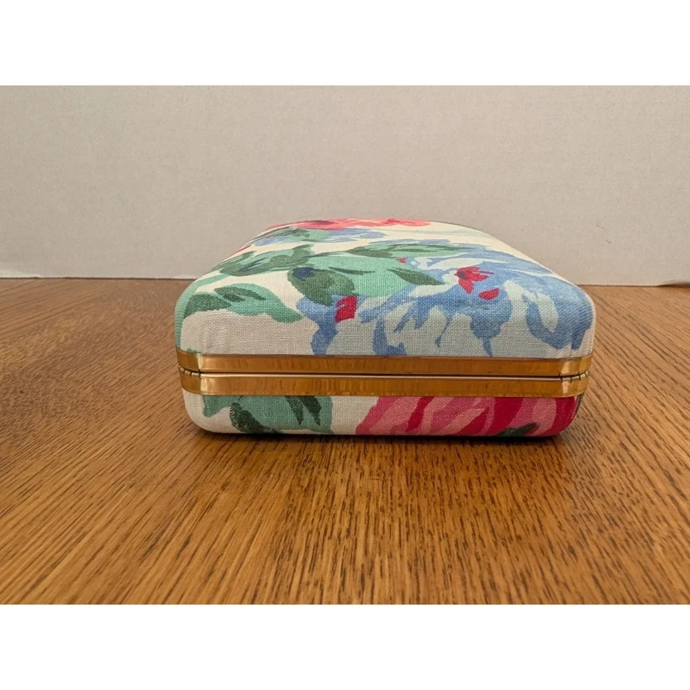 The Unbranded Brand pretty floral